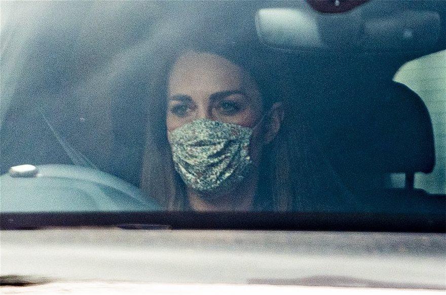 3846020492344844 40211824-9341773-Duchess of Cambridge Kate Middleton bore a grim expression as sh-a-93 1615295645799 2