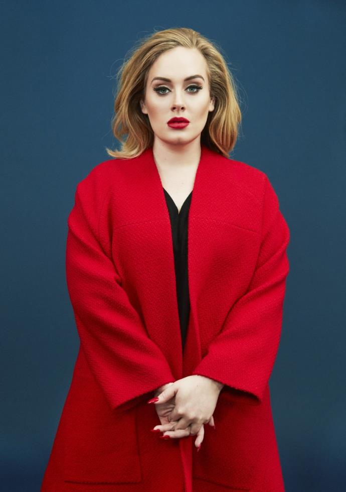 3846931760915822 Adele-in-shorts