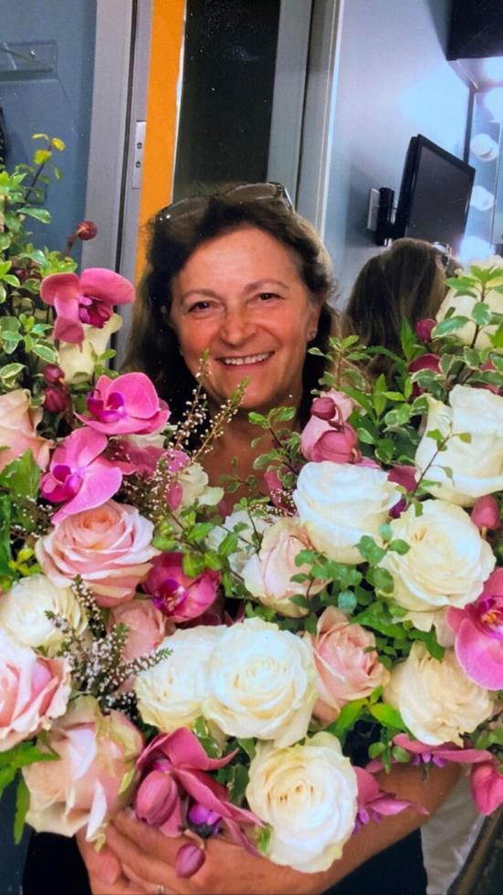 3894353266039898 menounos-mama-768x1365