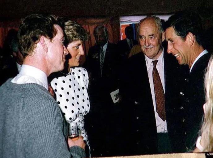 3907488587807505 image