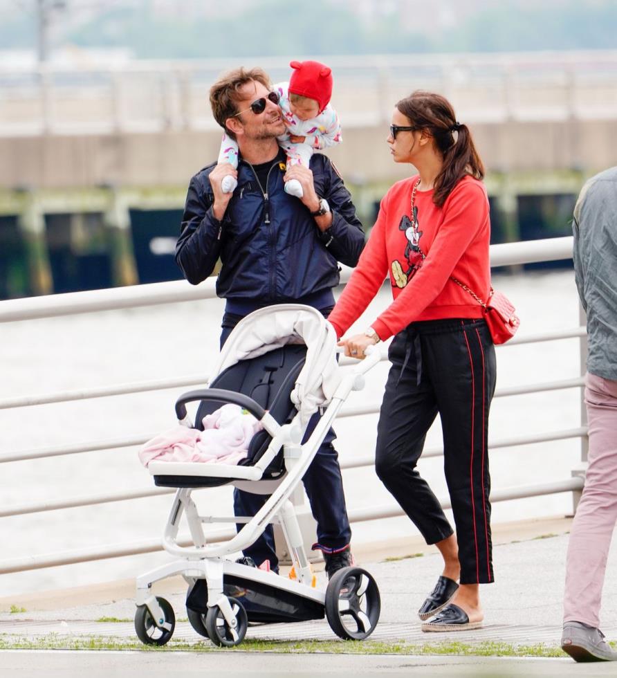 3913477027553694 bradley-cooper-and-irina-shayk-take-their-daughter-lea-to-the-park-in-new-york-0