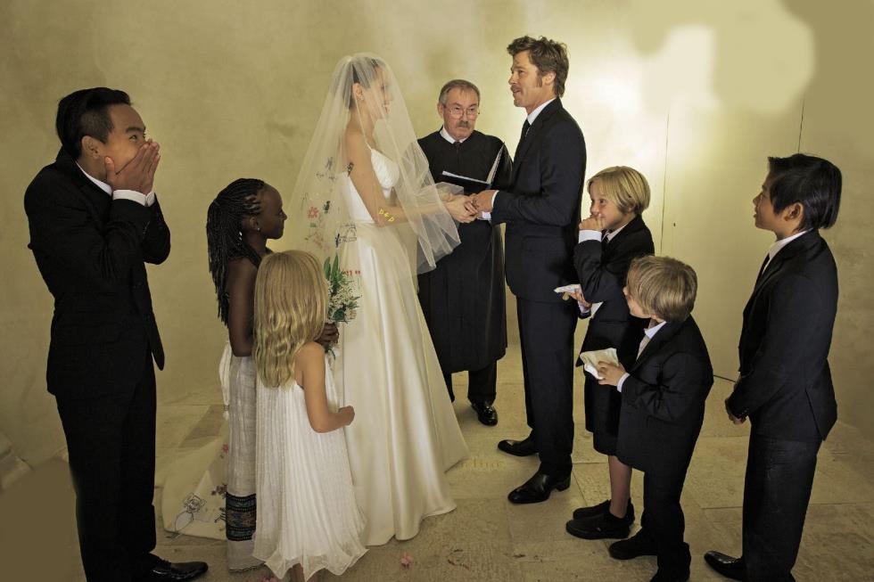 3913522343482660 Things-You-Still-May-Not-Know-About-Brad-Pitt-And-Angelina-Jolies-Wedding