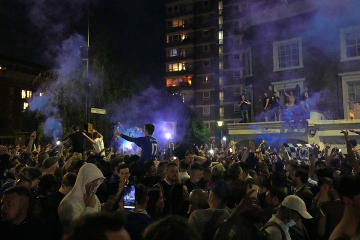 3915983749610755 chelsea-fans (1)
