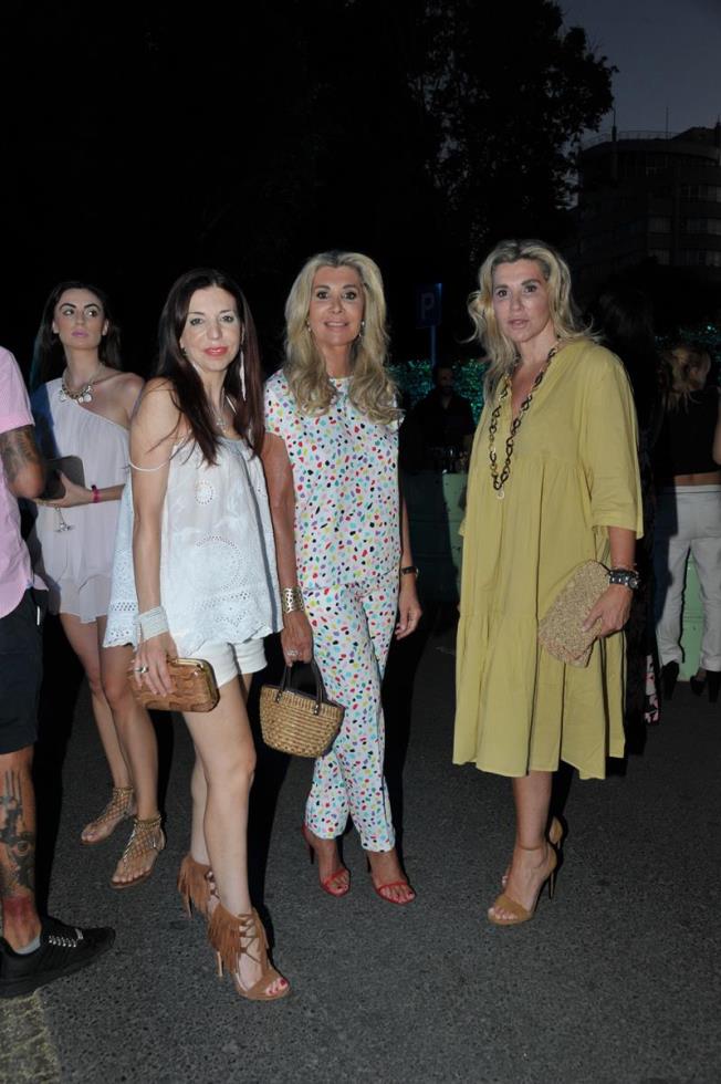 Η Ρένα Δημοσθένους, η Τερέζα Ηλιάδη και η Αγγέλω Δημητρίου 
