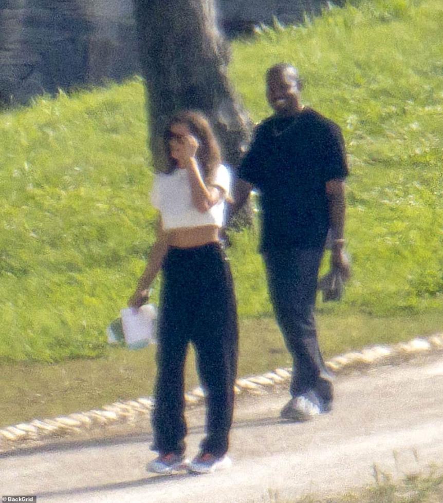 3925538449381959 1623257677 887 Freedomroo-Kanye-West-is-dating-Irina-Shayk-Couple-enjoy