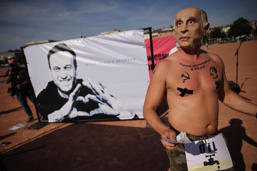 3930765972801280 putin impersonator (1)
