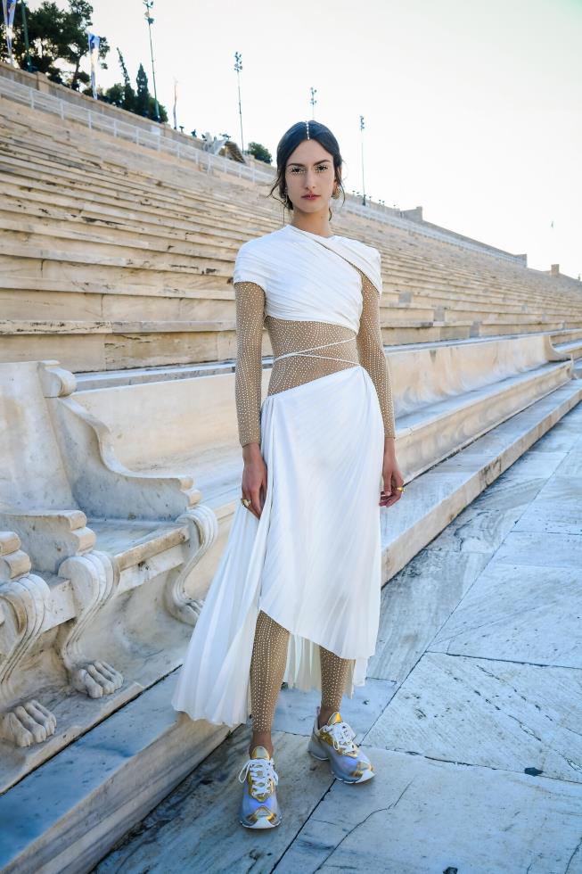 3931654992927598 dior-channels-olympic-spirit-for-cruise-show-in-greece