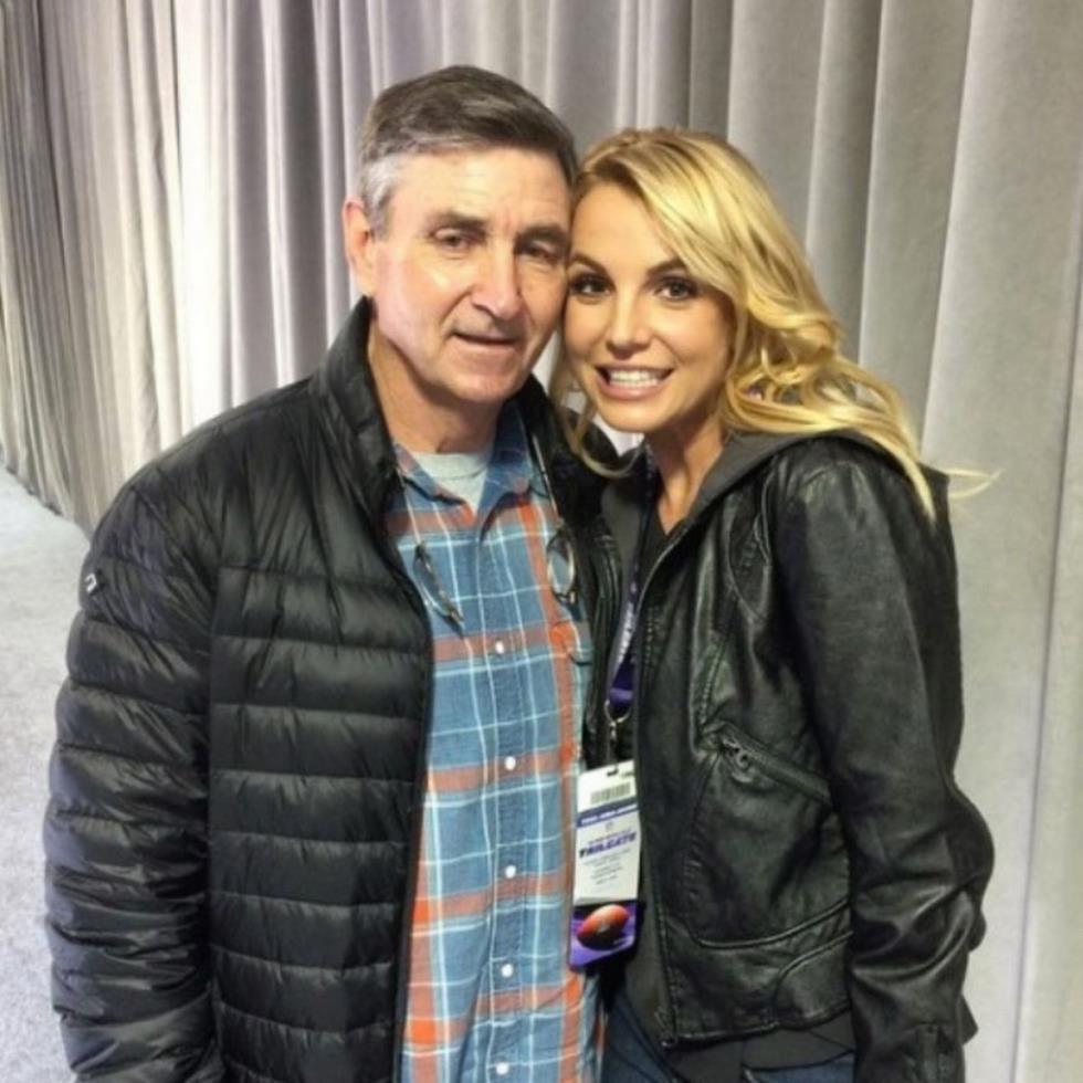 3941113225585557 1 Pop-star-Britney-Spears-with-her-father-Jamie-Spears