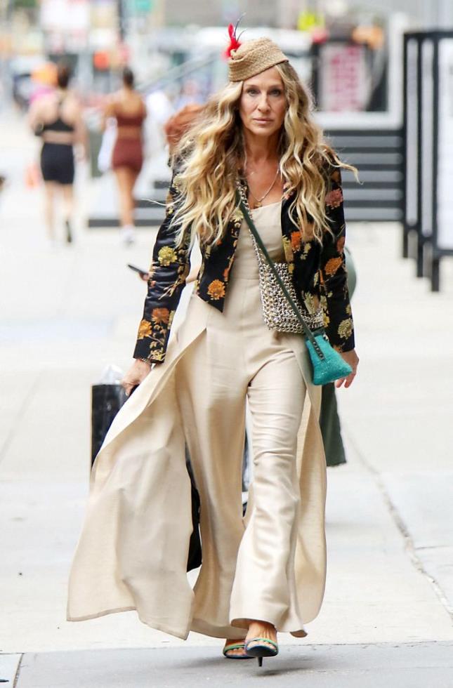 3956680024908592 carrie-and-just-like-that-1626262245