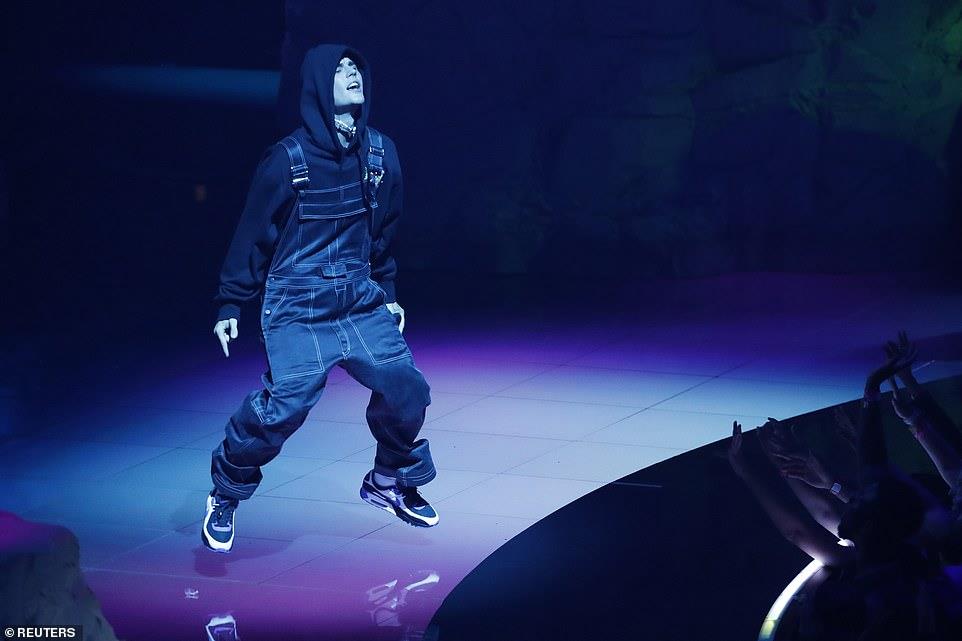 4008413868197266 Newsco-MTV-Video-Music-Awards-performances-Justin-Bieber-scales