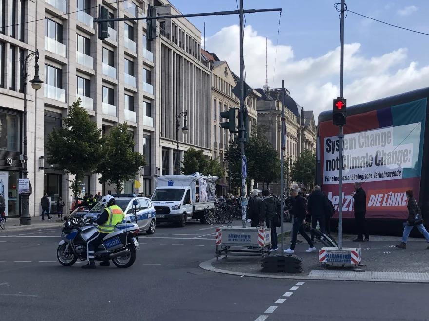 4017432684805037 image