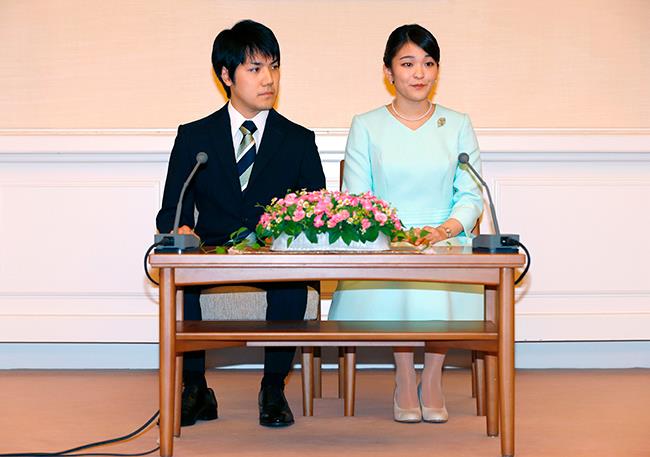4044777704910335 princess-mako-kei-komuro-engagement-z