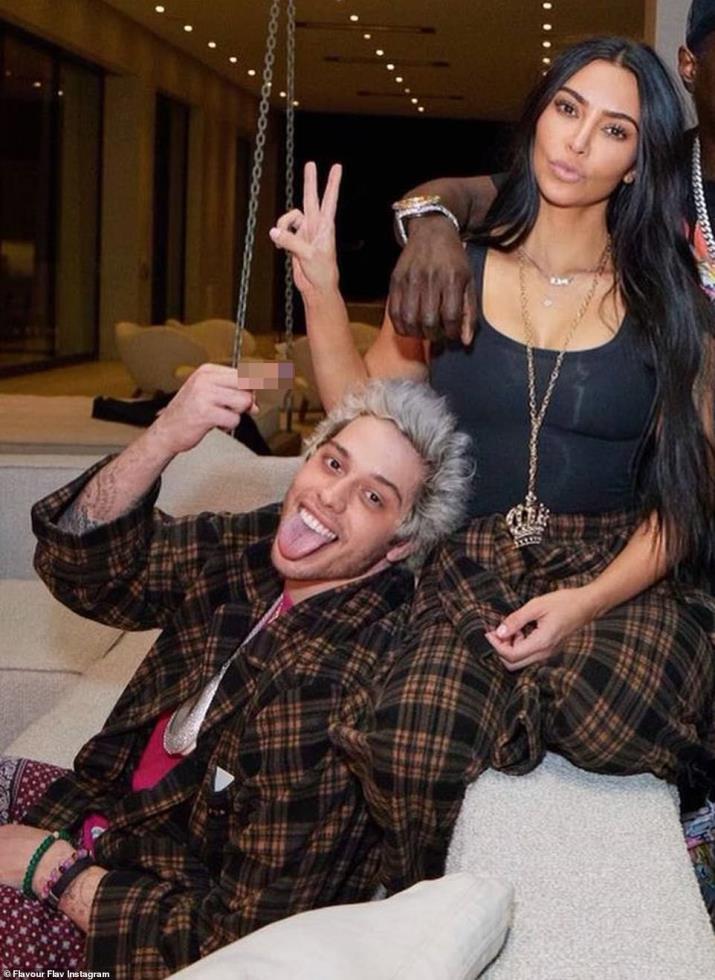 4066331334007274 50629913-10214565-A perfect match Kim Kardashian and Pete Davidson were pictured f-a-23 1637223858929