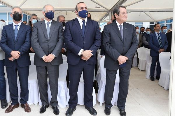 ΜΕ ΑΒΕΡΩΦ 