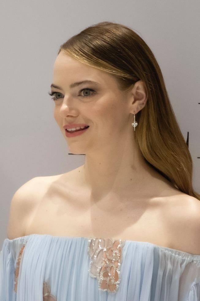 4211498242846644 emma-stone-at-bleat-premiere-in-athens-05-06-2022-2