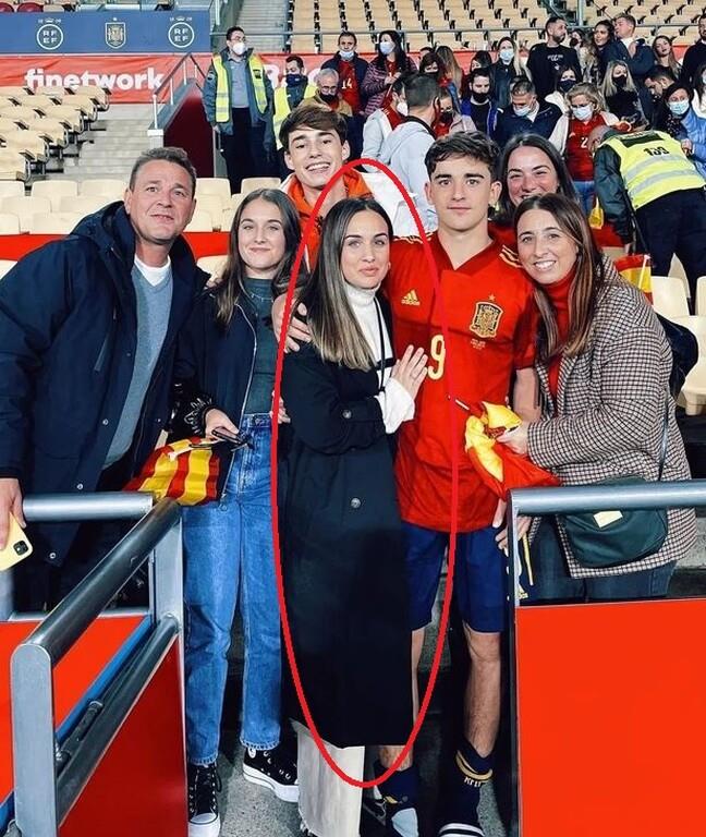 4234908879006870 Pablo-Gavi-family-1
