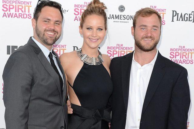 H Jennifer Lawrence με τα αδέλφια της Blaine και Ben