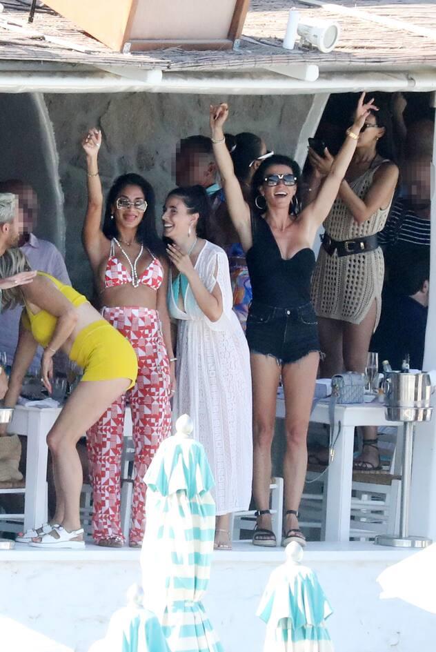 4270251389988040 2805 NICOLE SCHERZINGER MARINA VERNIKOY 3062022