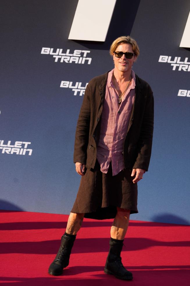 4276339844322003 brad pitt bullet train fousta3