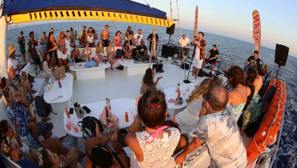 4310947018759632 4 KEAN Boat Party
