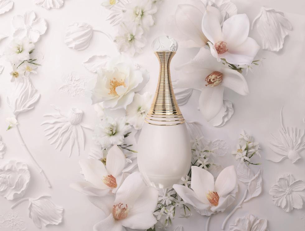 4311829113016945 f827-jadore-parfum-deau-magnolia-e-crop-l4-f39-1660749480