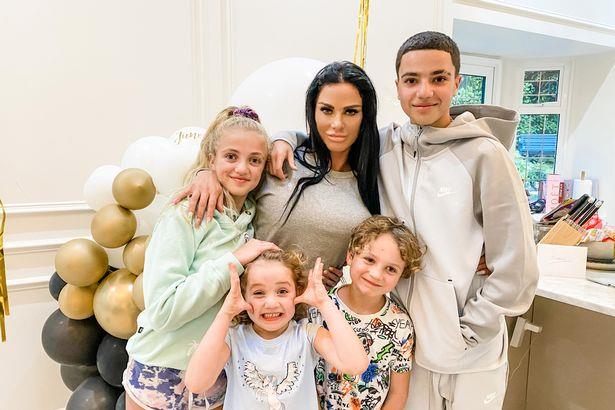 4318555398462089 2 SPLASH-Katie-Price-throws-Junior-a-surprise-birthday-party-and-says-she-and-ex-Peter-Andre-have-done-a-good-job