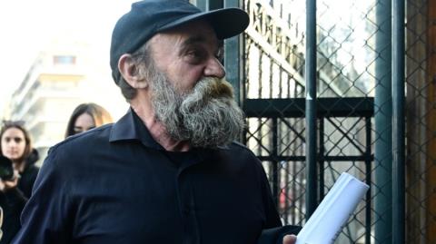 Στο εδώλιο ο «Άλλος Άνθρωπος» και οι συγγενείς του-Παραπομπή Πολυχρονόπουλου για ξέπλυμα μαύρου χρήματος