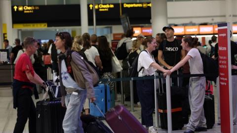 Συνεχίζεται το χάος στα βρετανικά αεροδρόμια-Ακυρώθηκαν 150 πτήσεις, καθηλώθηκαν εκατοντάδες αεροπλάνα