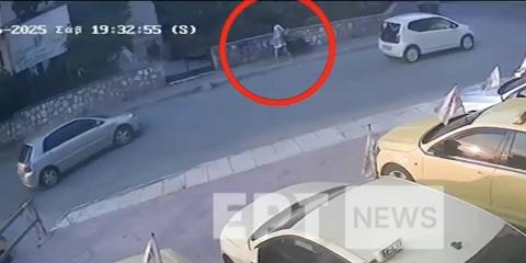 Νέο βίντεο ντοκουμέντο με τις κινήσεις της μητέρας της τρίχρονης-Η στιγμή που φεύγει από το σπίτι με το καρότσι