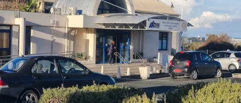 Ζημιές σε παράθυρα στο ΤΟΜ Πάφου-Έρευνες για ρίψη πυροβολισμών