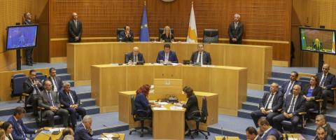 Τροποποιήσεις επί αναπεμφθέντων προτάσεων Νόμου για πολλαπλές συντάξεις προωθεί η Βουλή-Συνεδριάζει