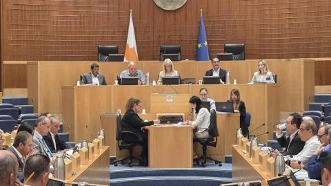 Διαφωνία με το καλημέρα στη Βουλή-Δεν άρεσαν στην συμπολίτευση οι εισαγωγικοί μονόλογοι