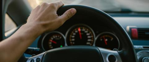 Ενημερώνει τους ιδιοκτήτες οχημάτων για τακτικούς έλεγχος για τυχόν ανακλήσεις το ΤΟΜ
