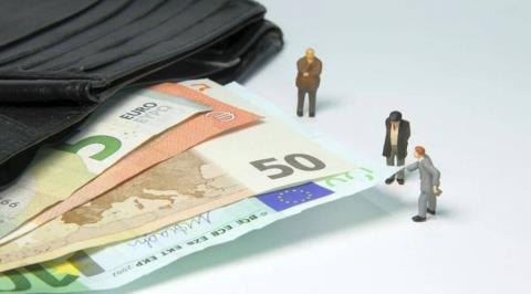 Μερικώς αποδεκτή η αναπομπή για πολλαπλές συντάξεις με τροποποιημένο κείμενο