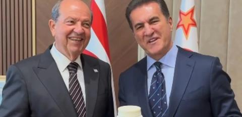 ΒΙΝΤΕΟ: Μήνυμα για «λύση δύο κρατών» από Τατάρ με... τυρί τουλούμ και Τούρκο βουλευτή