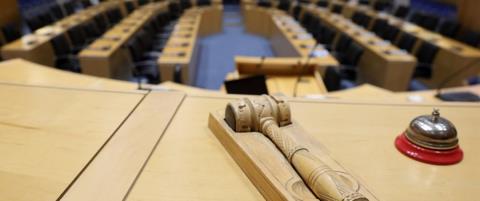Οι αλλαγές για τις πολλαπλές συντάξεις, η εξαίρεση περισσότερων αξιωματούχων και το ενδεχόμενο αναπομπής του νόμου