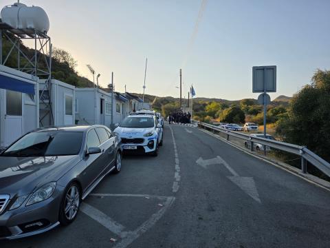 Άρχισε η διέλευση λεωφορείων από κατεχόμενα προς τα Κόκκινα μέσω Λιμνίτη (pics)