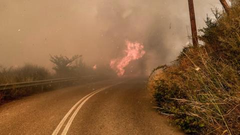 Φωτιά τώρα στο Χελιδόνι της Αρχαίας Ολυμπίας-Απεγκλώβισαν εγκαυματίας, εκκενώνονται οικισμοί