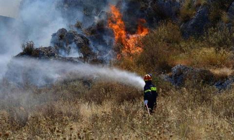 Σε επίπεδο Κόκκινου Συναγερμού και τη Δευτέρα ο κίνδυνος πρόκλησης δασικών πυρκαγιών