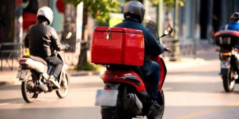 Διακοπή υπαίθριων εργασιών και ντελίβερι λόγω καύσωνα-Η ανακοίνωση του Τμήματος Επιθεώρησης Εργασίας