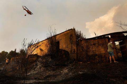 Φωτιά στην Ισπανία- ‘Ενας νεκρός, στάχτη πάνω από 10.000 στρέμματα