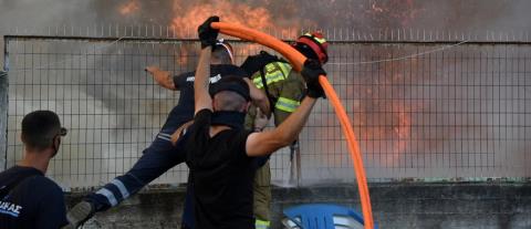 «Εγώ έβαλα τη φωτιά με αναπτήρα», ομολόγησε 19χρονος για εμπρησμό στην Πάτρα-Τρεις συλλήψεις