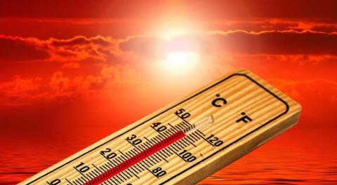 Δεν υποχωρεί ο καύσωνας αλλά πέφτει ο υδράργυρος-Από κόκκινη σε κίτρινη προειδοποίηση