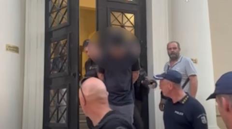 «Μπράβο, λεβέντη μου»-Χειροκροτήματα για τον 25χρονο που κατηγορείται για τη φωτιά στο Γηροκομείο Πάτρας