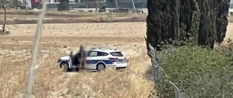 Διώκονται πειθαρχικά οι δύο αστυνομικοί για τις δημόσιες ερωτικές περιπτύξεις σε περιπολικό, αποφασίζει η Εισαγγελία για τα ποινικά