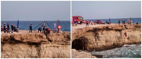 ΒΙΝΤΕΟ: Καρέ καρέ η στιγμή της διάσωσης των προσώπων που εγκλωβίστηκαν στις θαλασσινές σπηλιές