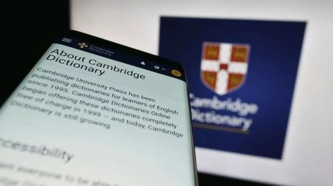 Η επιρροή του TikTok στην γλώσσα-«Skibidi», «delulu» και «tradwife» προστέθηκαν στο λεξικό του Cambridge