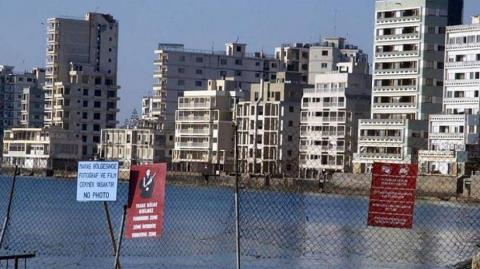 Τ/κ επιχειρηματίας, που φέρεται να αγόρασε ξενοδοχεία, πιέζει για το άνοιγμα του Βαρωσίου