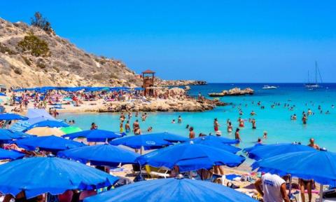 Εκτιμήσεις πως οι φωτιές παγώνουν τις κρατήσεις τουριστών-«Κουμπωμένος» ο Νοέμβριος
