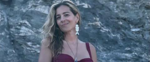 Η Νατάσσα Μποφίλιου δημοσίευσε στιγμιότυπό της με μπικίνι από τη Φολέγανδρο